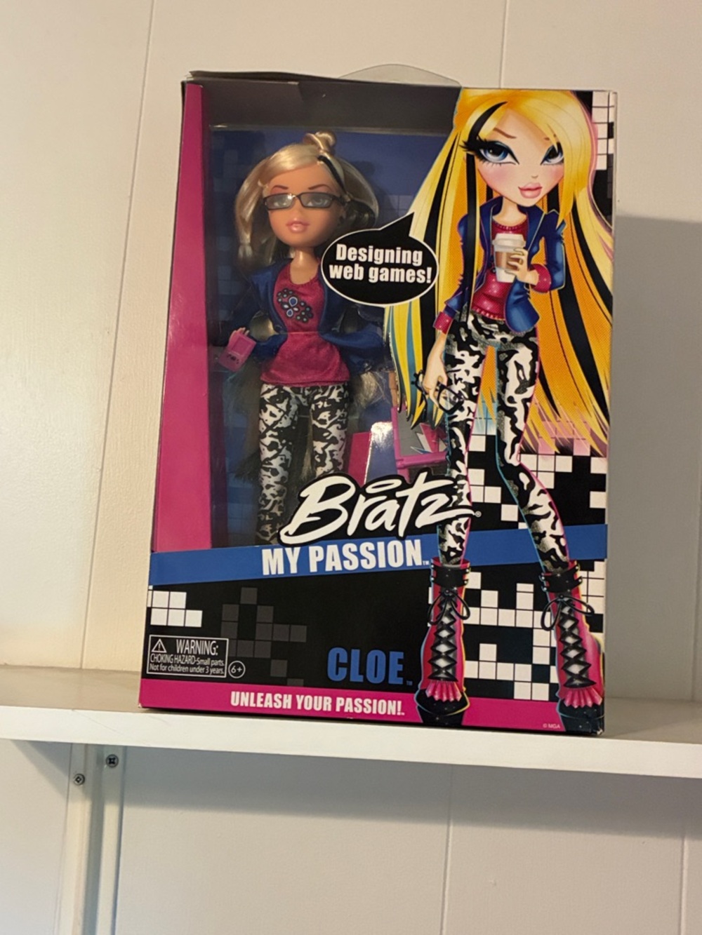 Bratz My Passion Cloe Doll - Pink & Blue Outfit